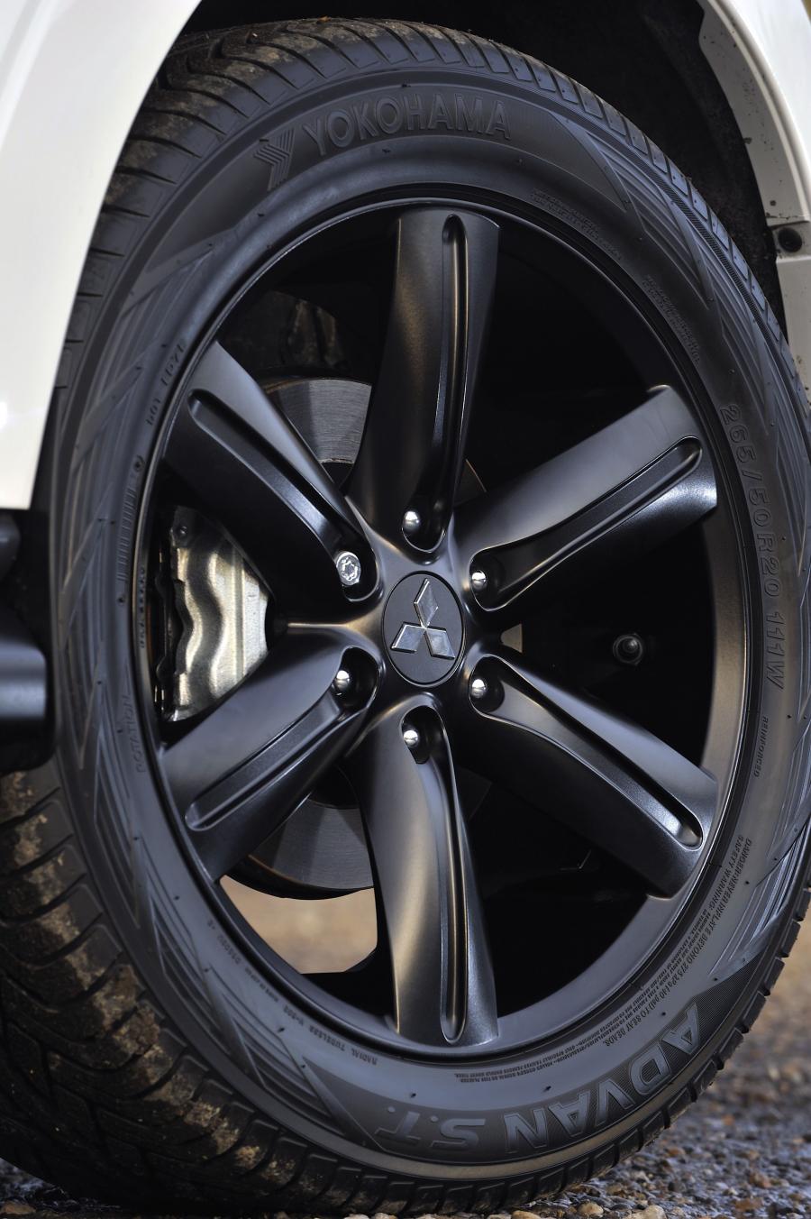  Mitsubishi Shogun Black 2012 года  (UK) (фото 28 из 85)